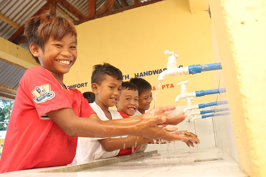 Water-pipe-dream-comes-true-children-washing-their-hands