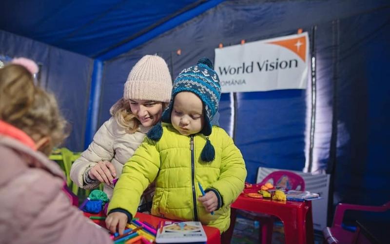 world-humanitarian-day-andreea-staff-romania-playing-with-a-child