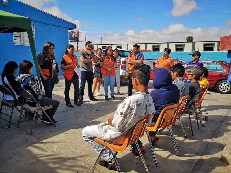 Northern Triangle - World Vision staff and teen migrants