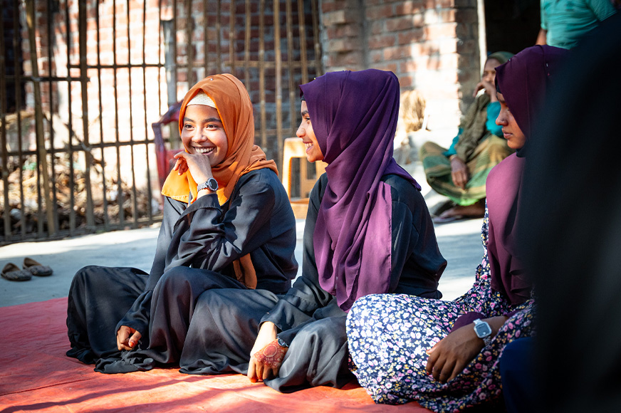 Le groupe de filles offre un espace ouvert où celles-ci peuvent partager leurs expériences et s’informer ensemble sur leurs droits. Photo : Paul Bettings