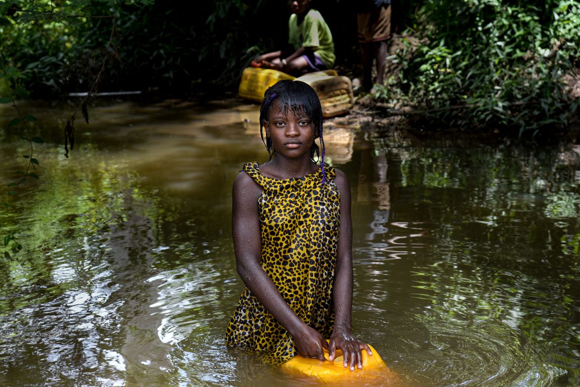 Eau-RDC-l'attente-pour-de-l'eau-potable-est-terminée-Nadege-washpg