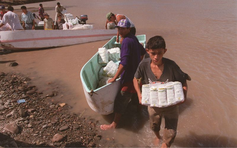 Un ouragan détruit des ponts