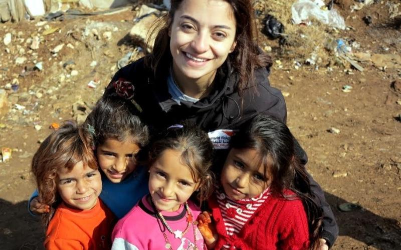 Journée mondiale de l'aide humanitaire : Josephine, au Liban, en compagnie d'enfants
