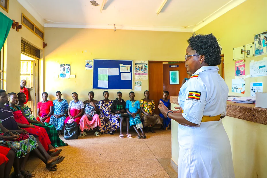 A nurse speaks in front of a group of pregnant women.