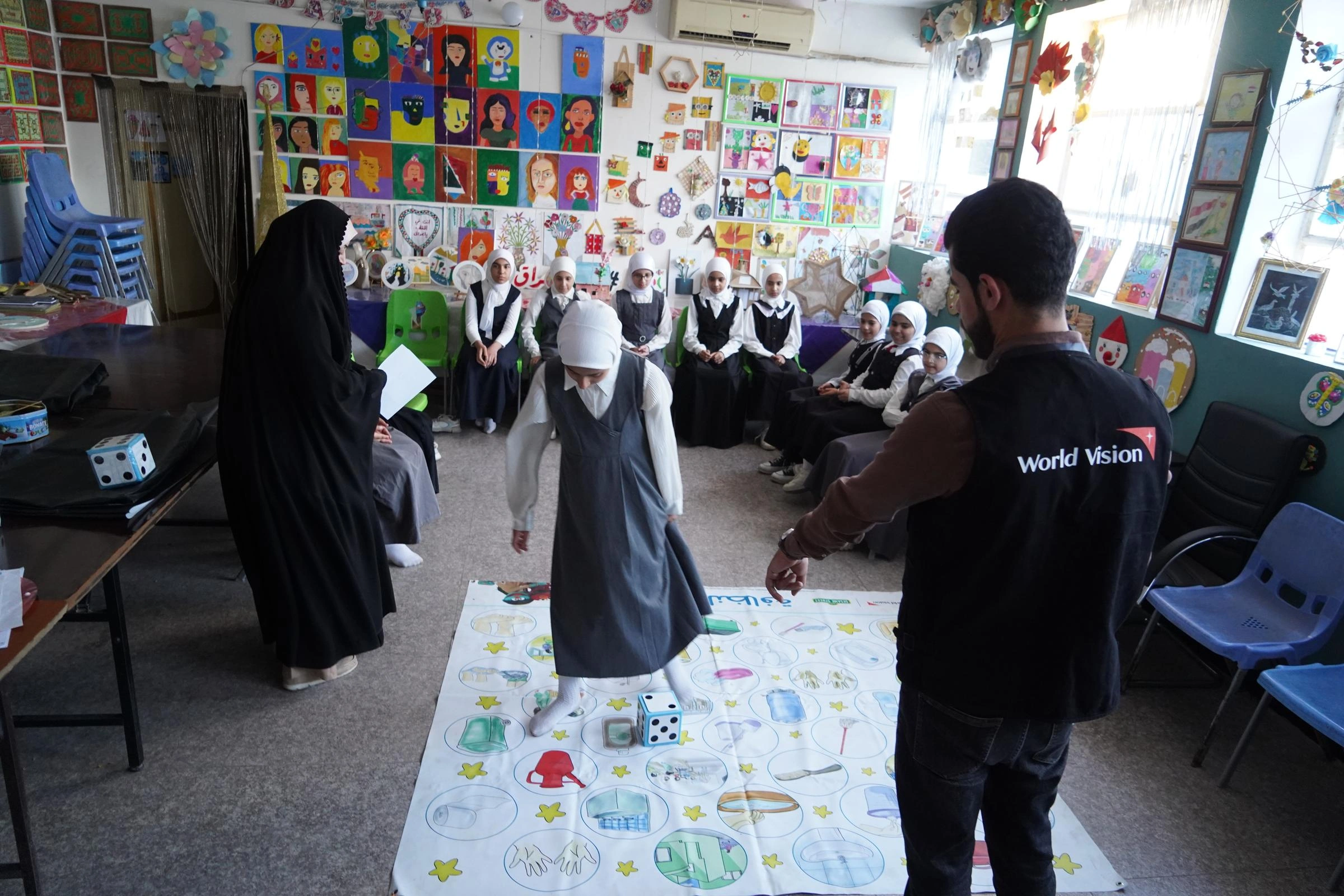 Children in Thiqar learning about safe water and environmental stewardship