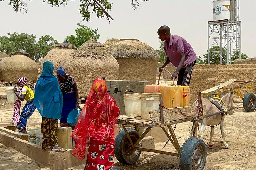 Hunger-cereal-bank-residents-collecting-drinking-water