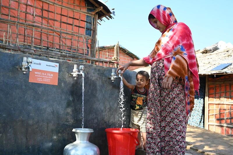 clean-water-international-development-mother-and-son-collect-water