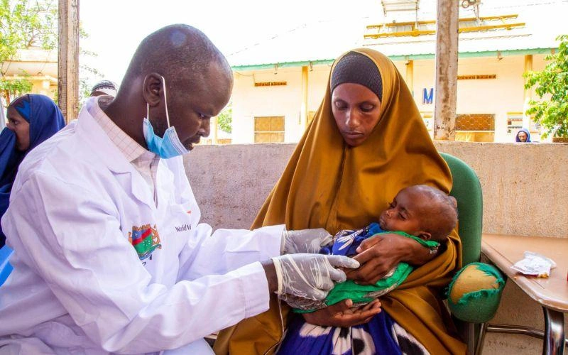 Food-insecurity-somalia-malnutrition-clinic-mother