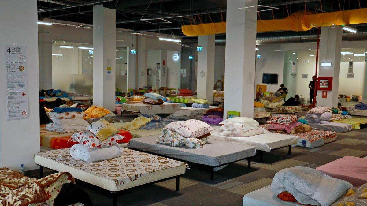 En 2022, cette grande salle remplie de lits et de literie attendait l'arrivée de réfugiés ukrainiens en Roumanie.