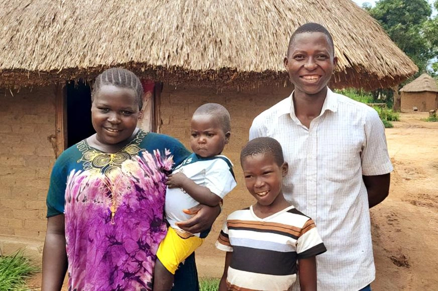 Paul, sa conjointe Cecilia et leurs deux enfants entrevoient un avenir meilleur grâce à leur participation au programme FEED II.